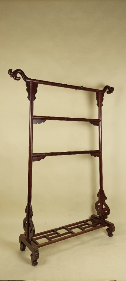 An antique Chinese hardwood clothing rack (3).jpg